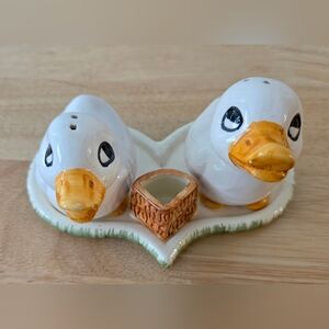 Vintage Artmark " Just Ducky" Salt & Pepper Shakers On Tray 1980's Japan
